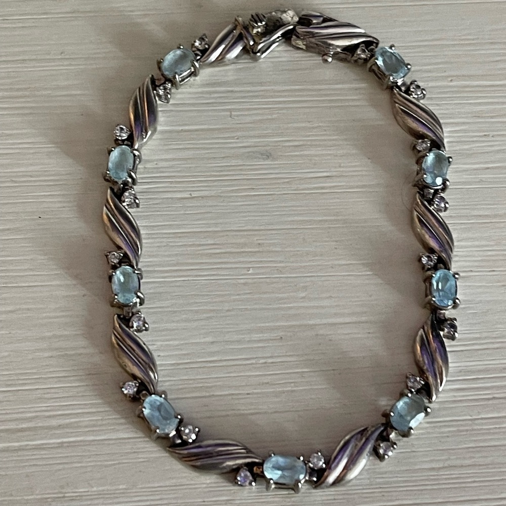Beautiful silver bracelet with Aquamarine stones and CZ accents 8” Thailand